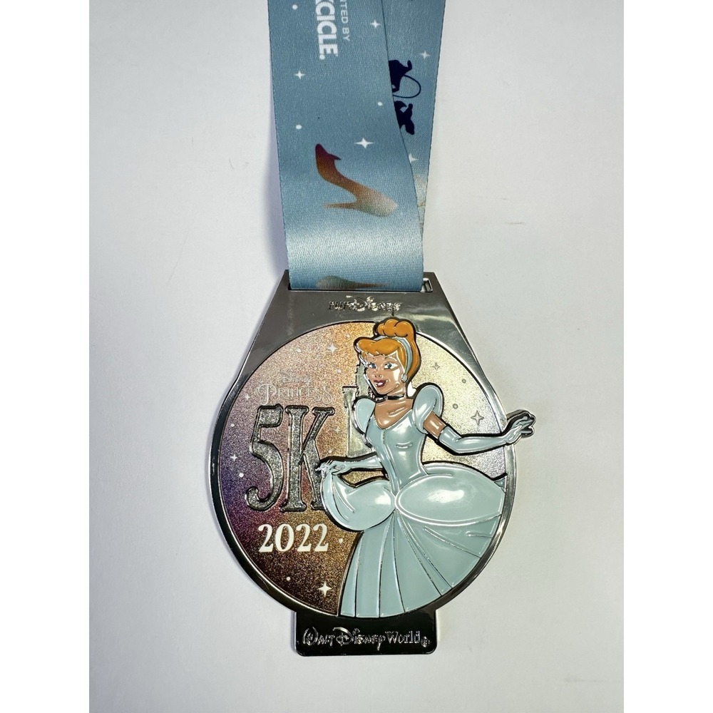 2022 runDinsey Walt Disney World Princess Weekend 5k Cinderella Medal - Picture 2 of 4